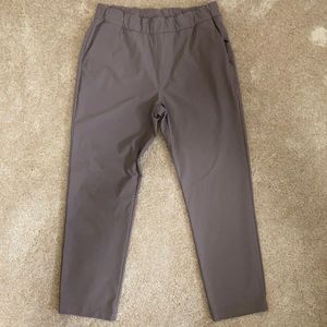 Vuori Wayfarer pants in Hazel Medium